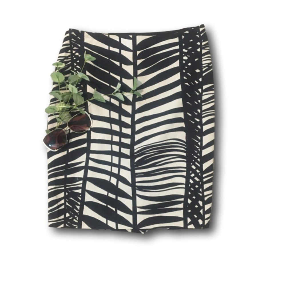 ⭐️3 for $21⭐️The Limited safari print skirt